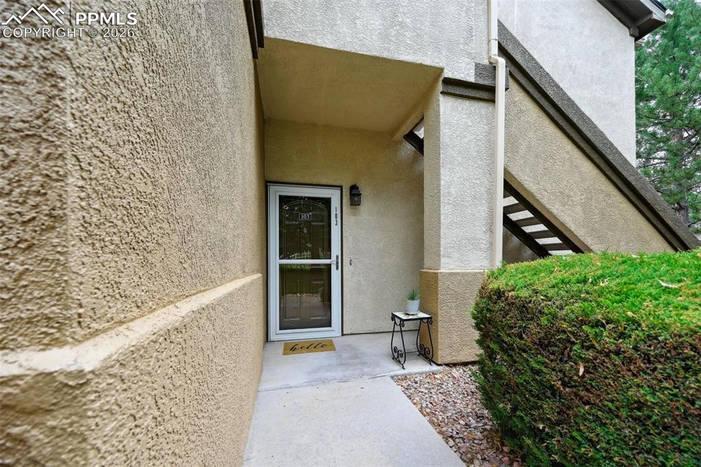 Image 4 of 22: Entry