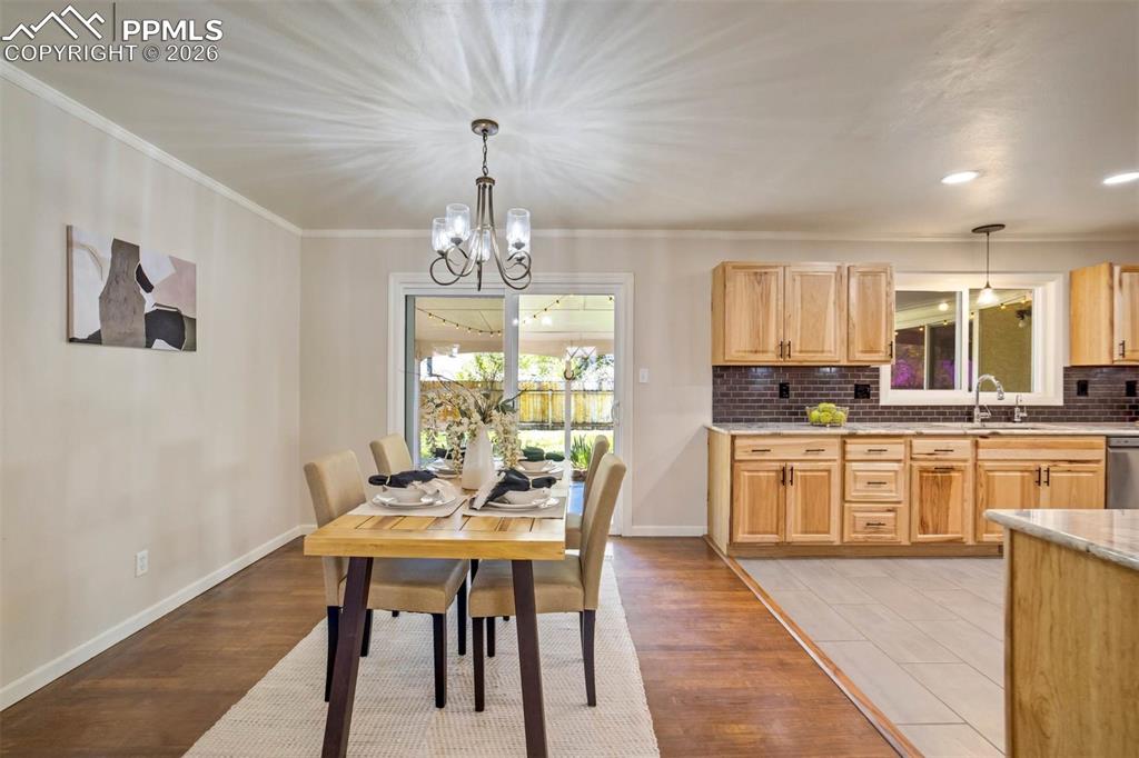 Image 13 of 49: Dining Area