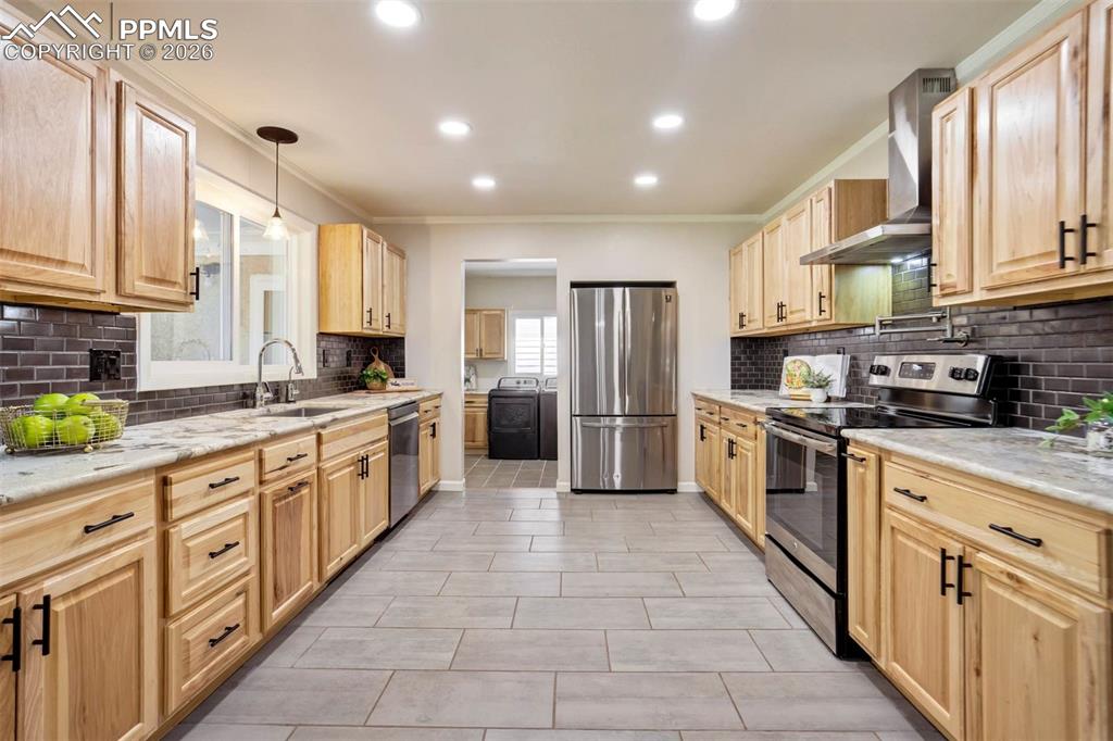 Image 16 of 49: Kitchen