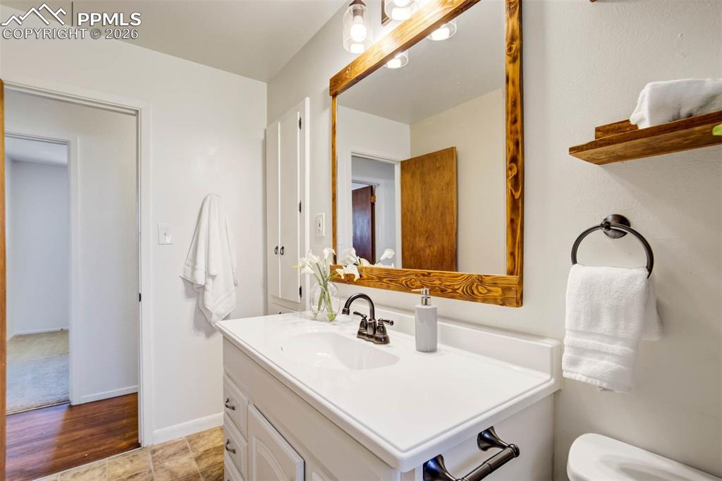 Image 35 of 49: Bathroom