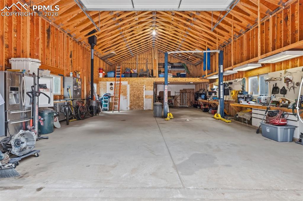 Image 16 of 39: Garage