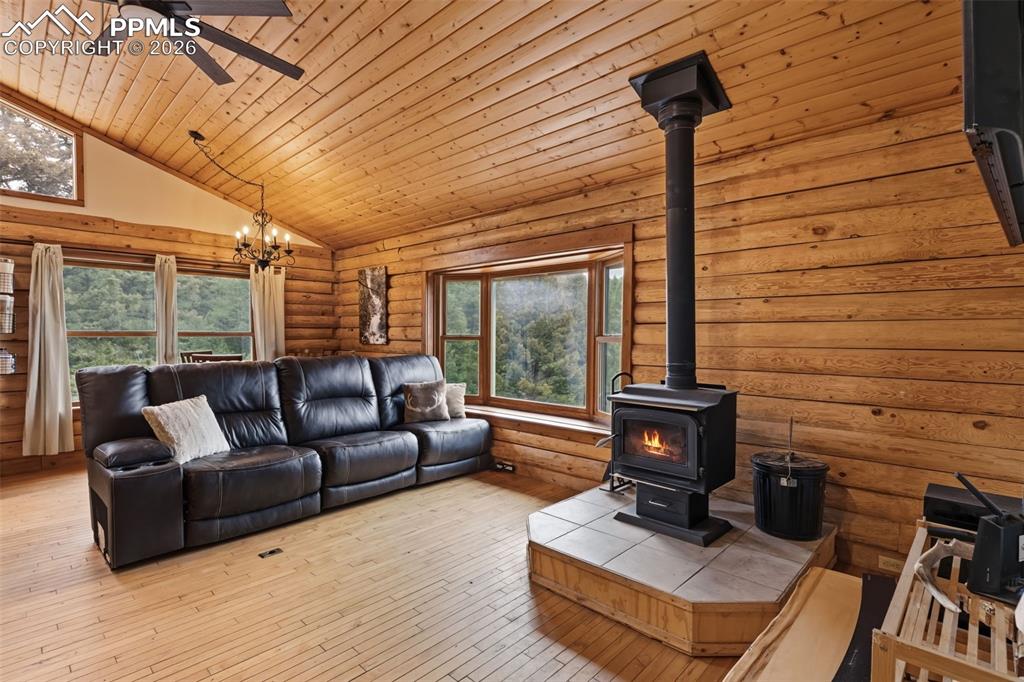 Image 26 of 39: Living Room