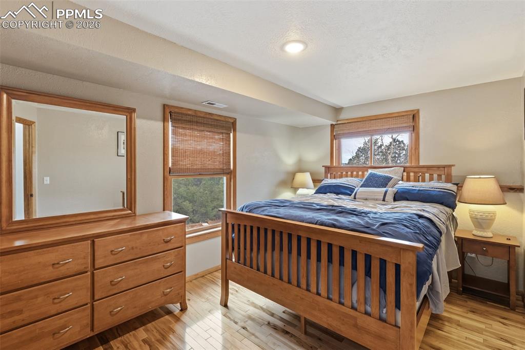 Image 34 of 39: Bedroom