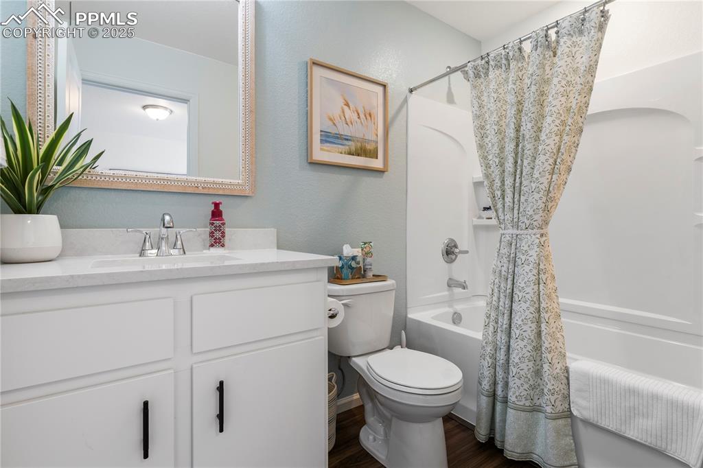 Image 13 of 21: Bathroom