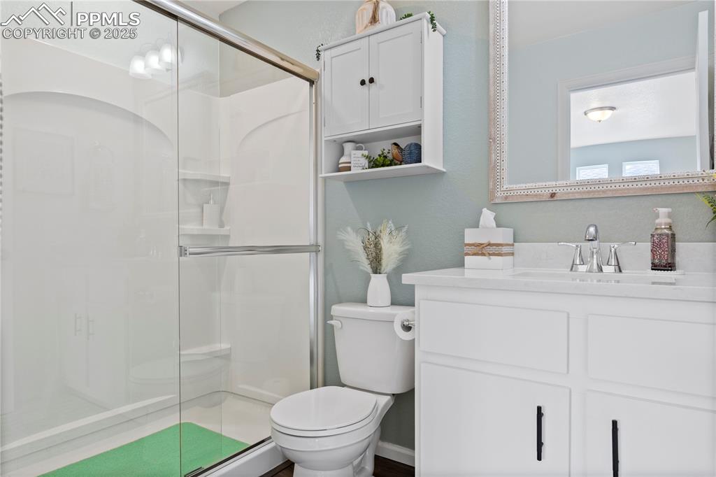 Image 19 of 21: Bathroom