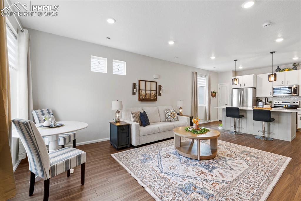 Image 4 of 21: Living Room