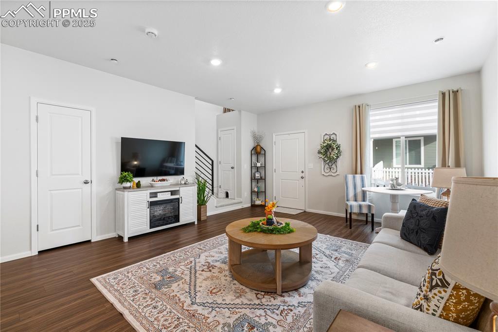 Image 6 of 21: Living Room