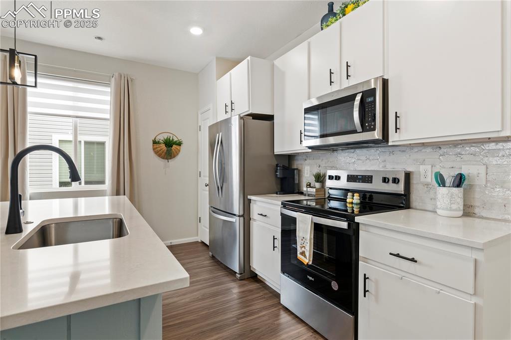 Image 9 of 21: Kitchen