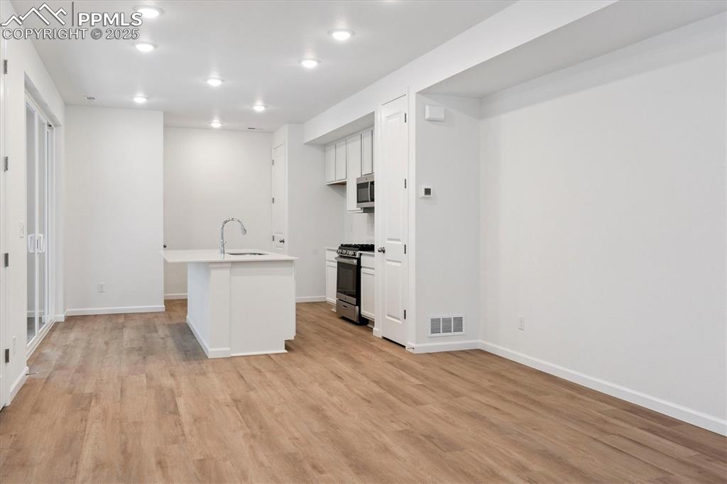 Image 4 of 21: No Description Available