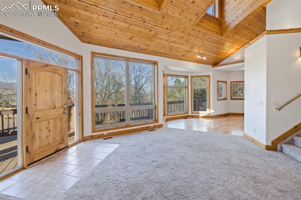 Image 14 of 50: Entry