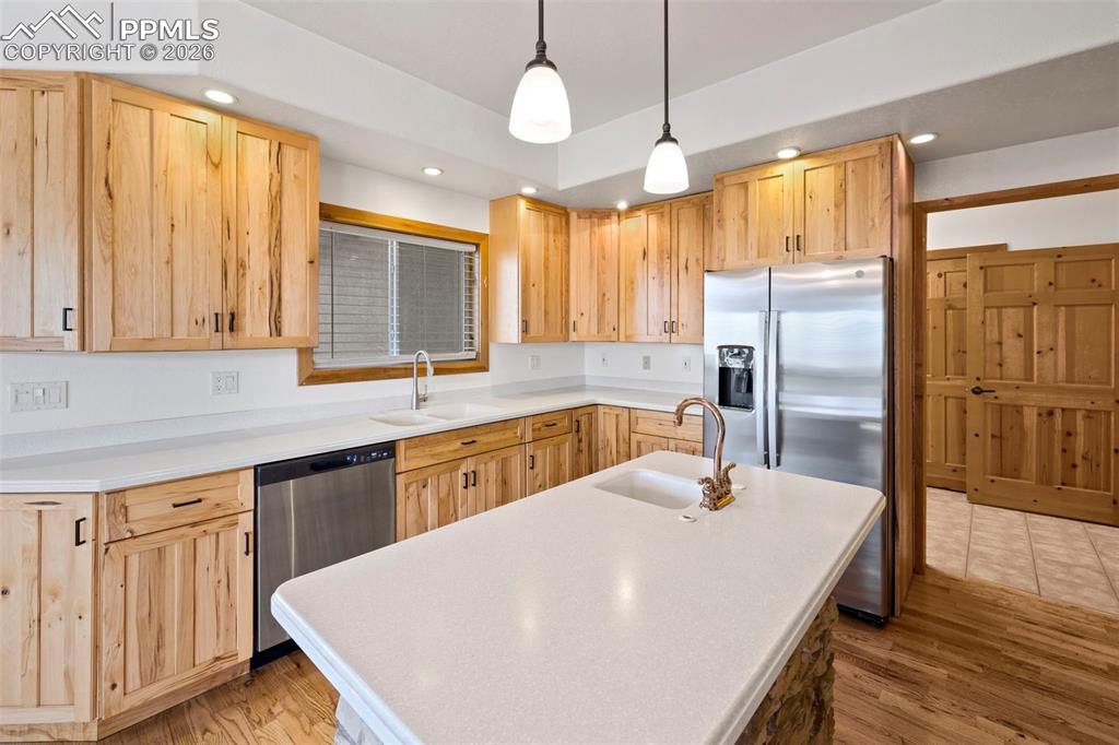 Image 20 of 50: Kitchen