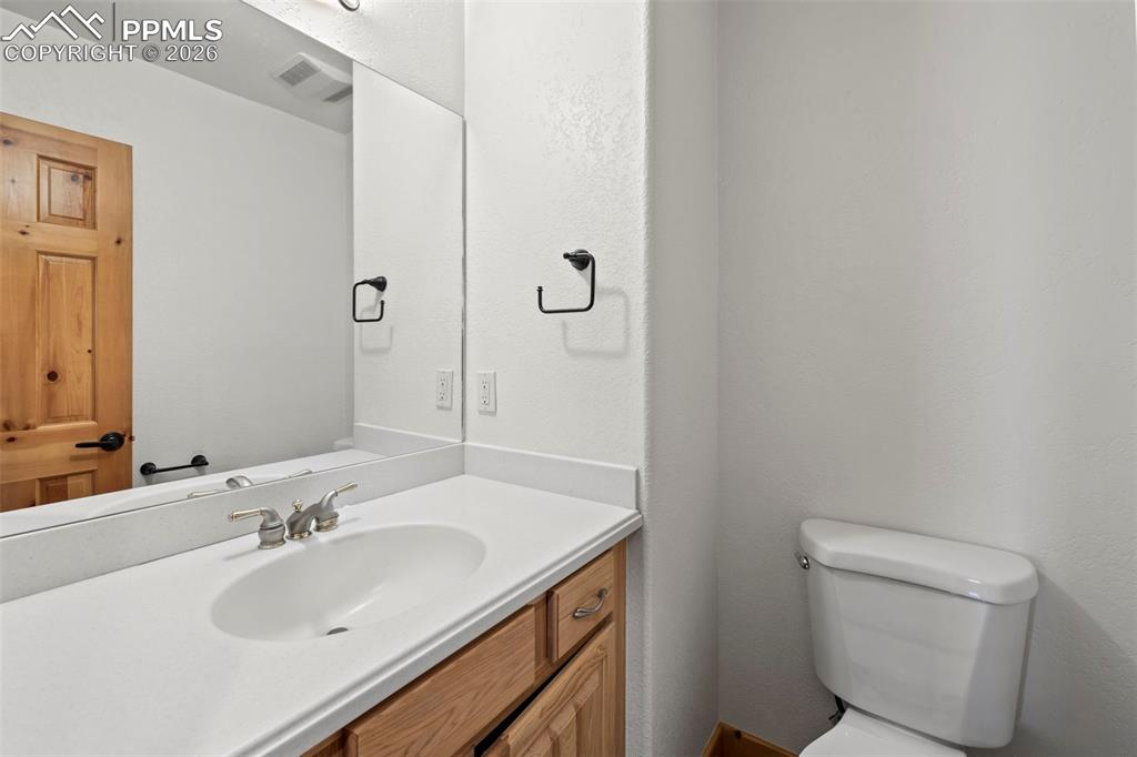 Image 23 of 50: Bathroom