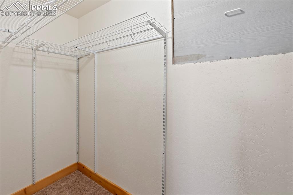 Image 41 of 50: Closet