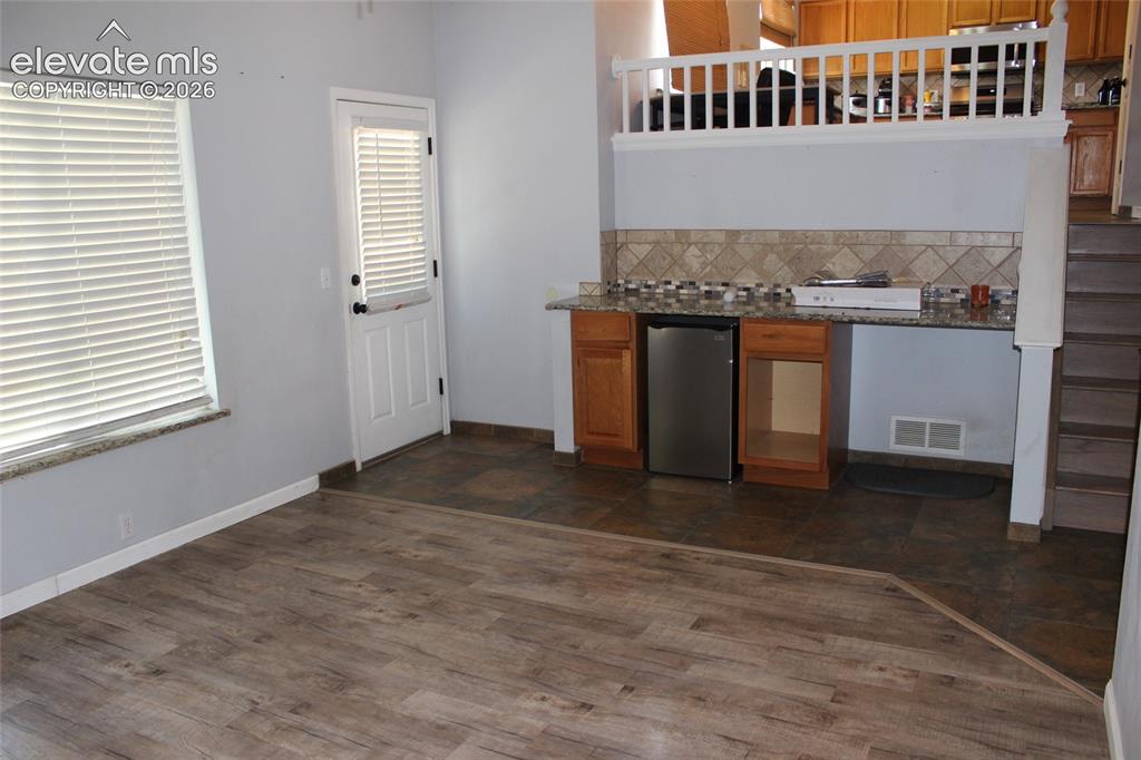 Image 10 of 30: Kitchen