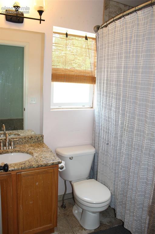 Image 15 of 30: Bathroom