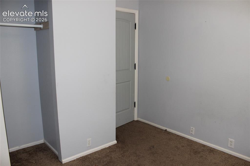 Image 20 of 30: Bedroom