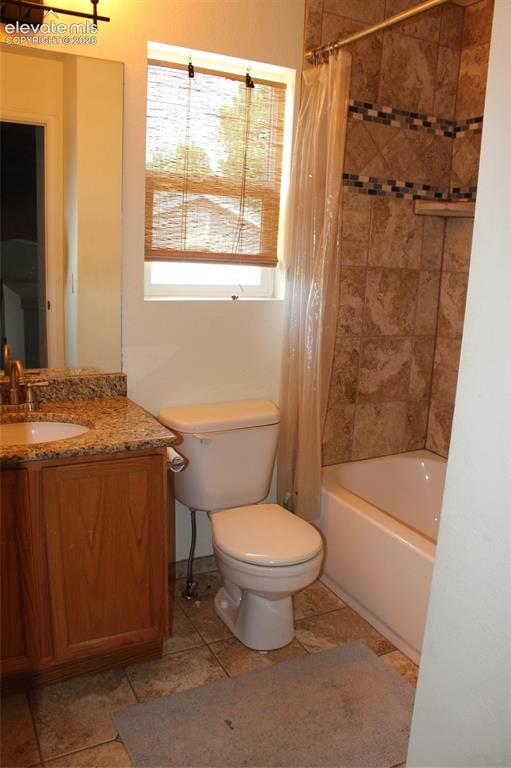 Image 22 of 30: Bathroom