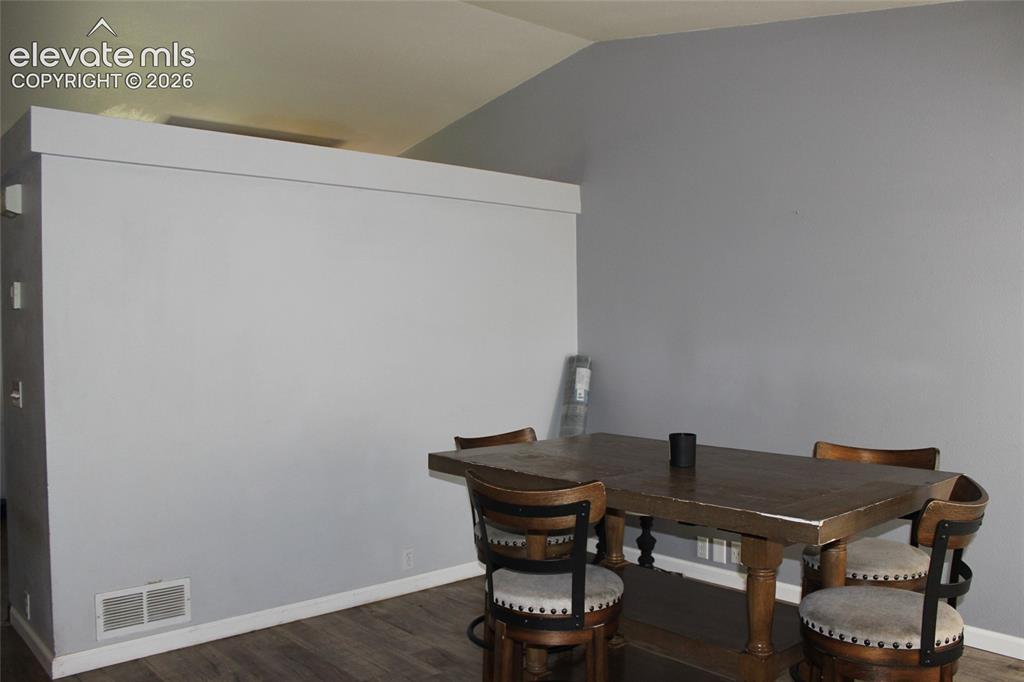 Image 5 of 30: Dining Area