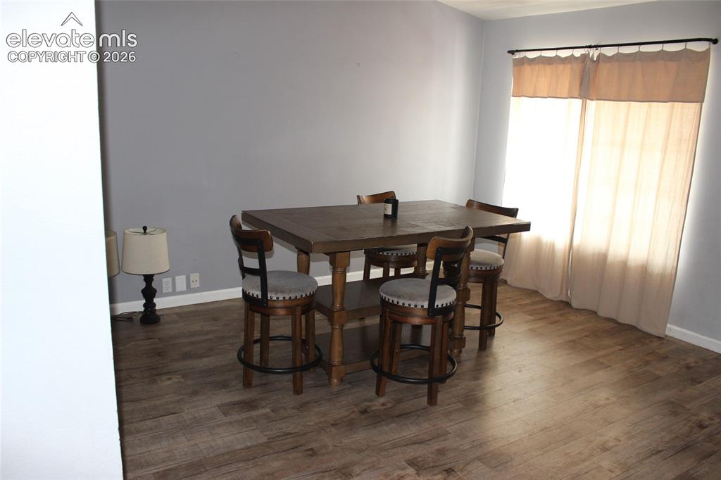 Image 6 of 30: Dining Area