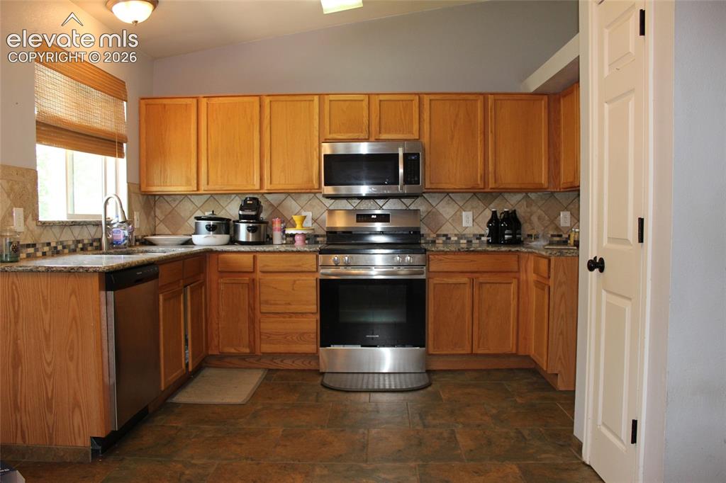 Image 8 of 30: Kitchen