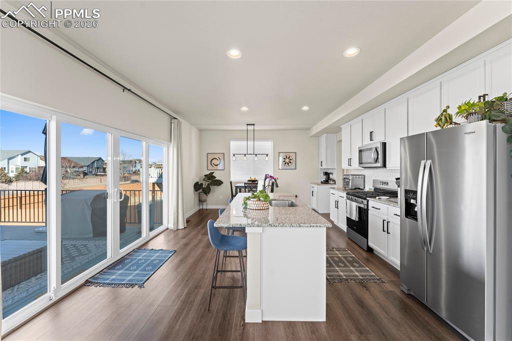 Image 14 of 49: Kitchen