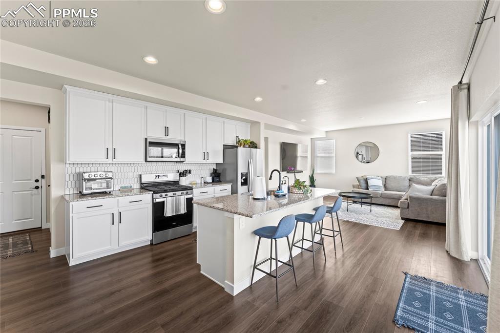 Image 15 of 49: Kitchen