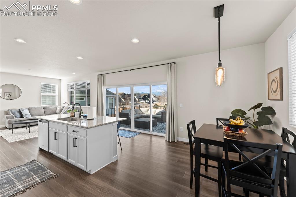 Image 16 of 49: Kitchen