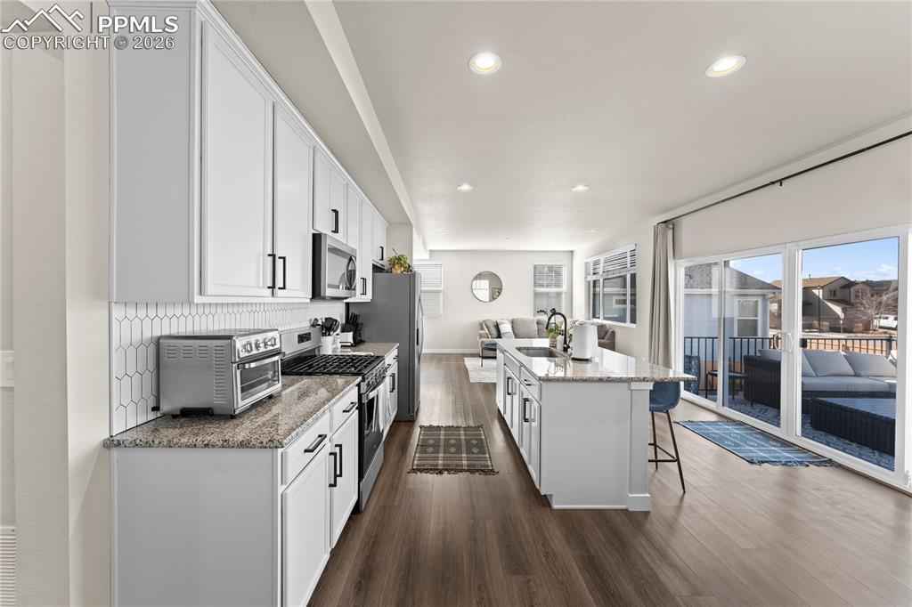 Image 17 of 49: Kitchen