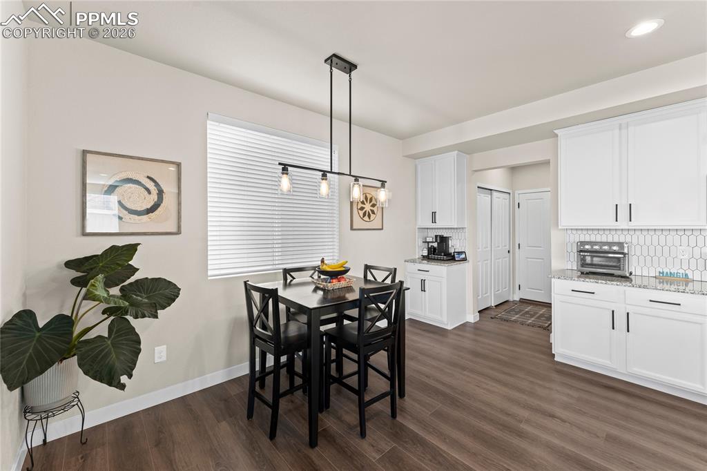 Image 18 of 49: Dining Area