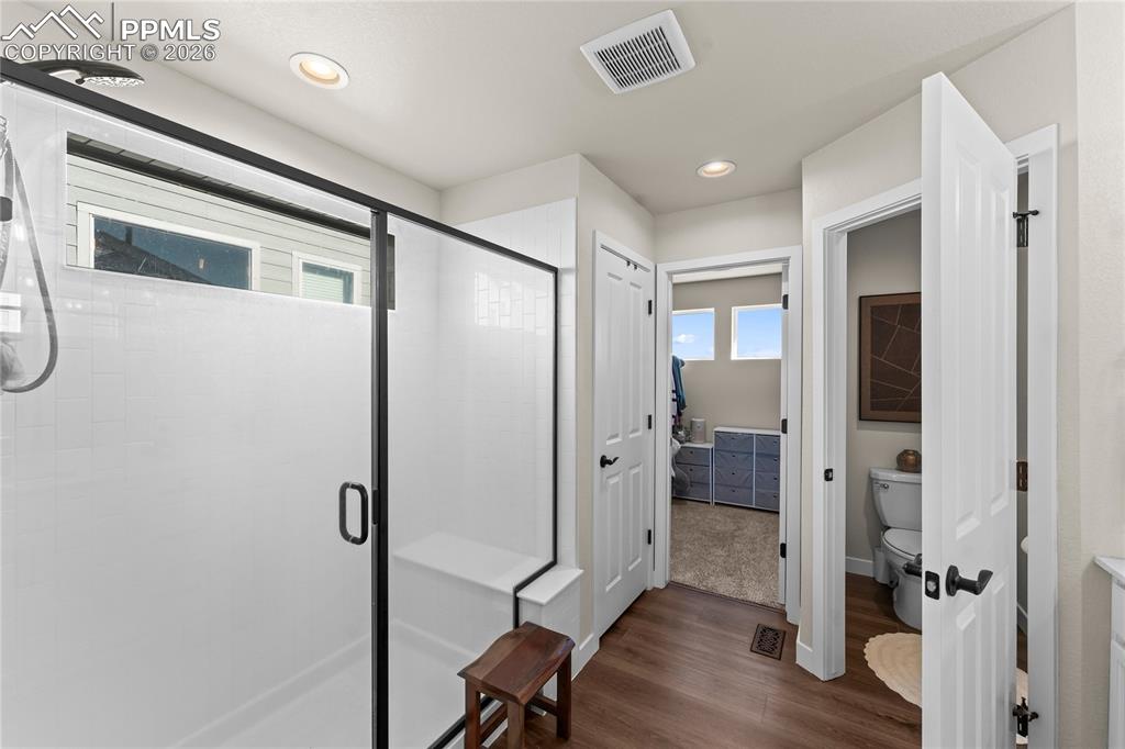 Image 24 of 49: Bathroom