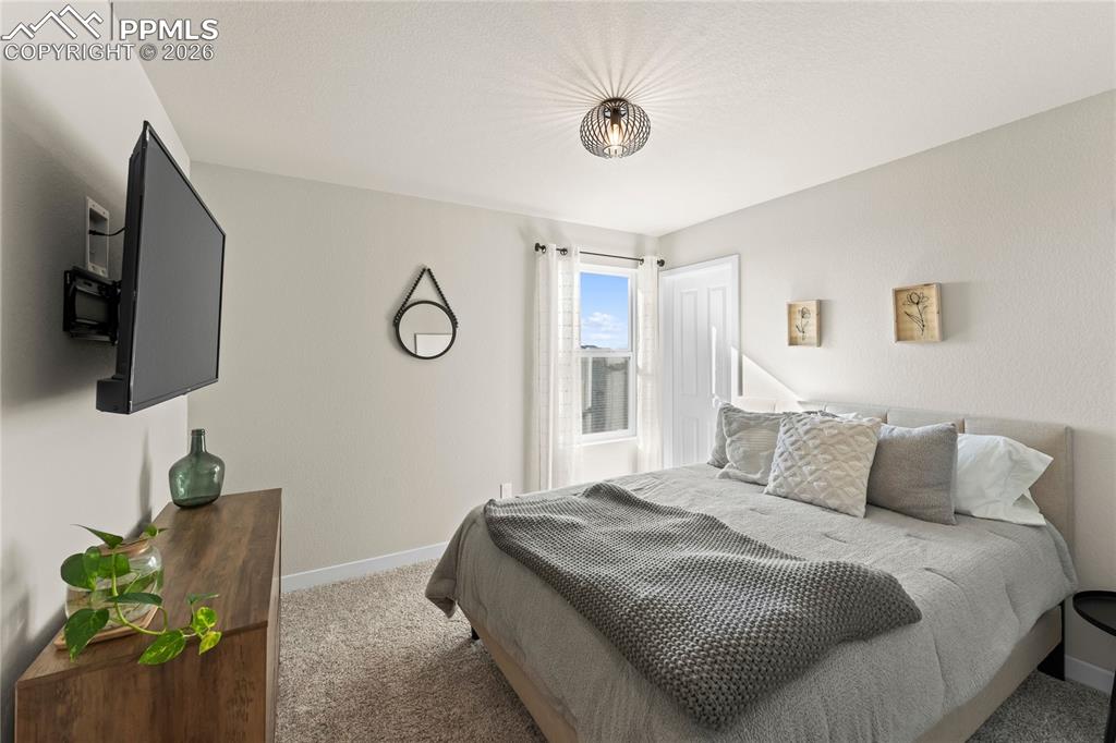 Image 25 of 49: Bedroom