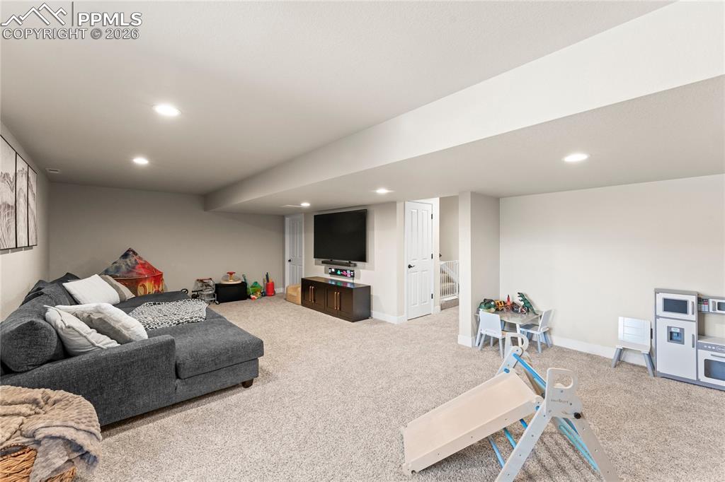 Image 39 of 49: Living Room