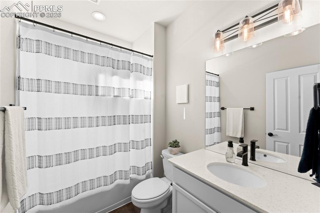 Image 8 of 49: Bathroom