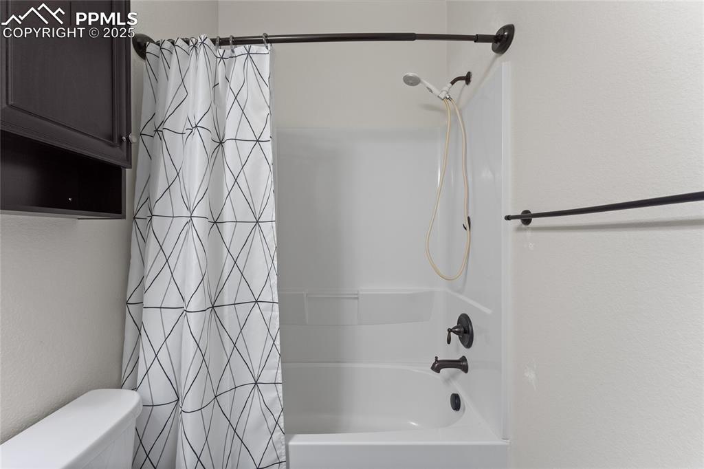 Image 10 of 46: Bathroom