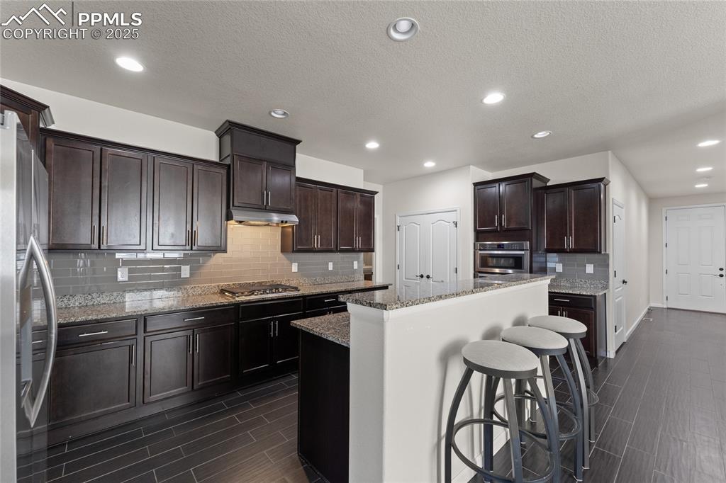 Image 14 of 46: Kitchen