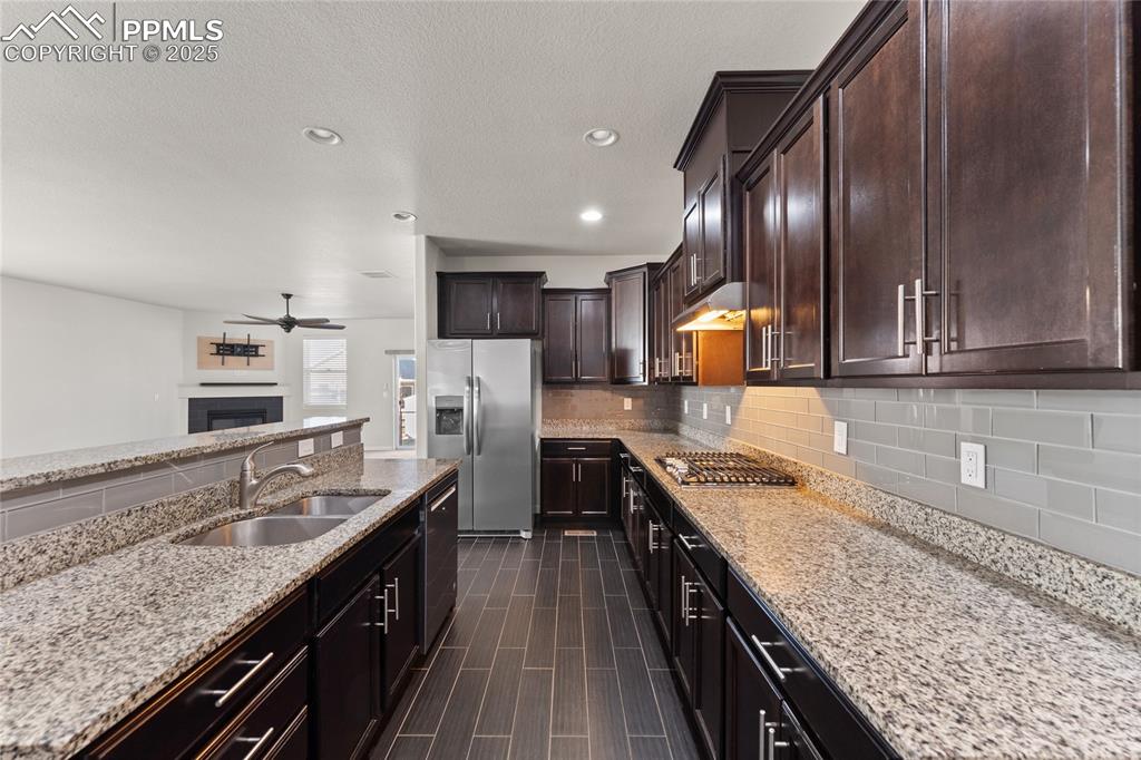 Image 16 of 46: Kitchen