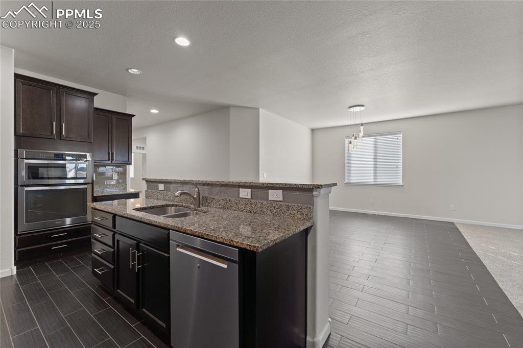 Image 18 of 46: Kitchen