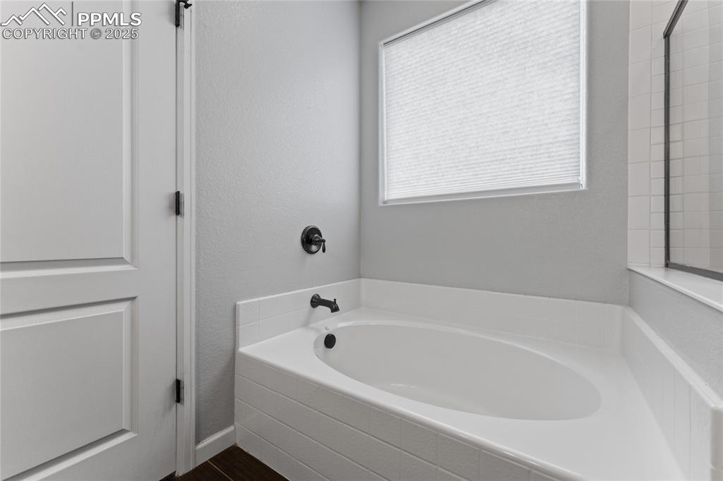 Image 29 of 46: Bathroom