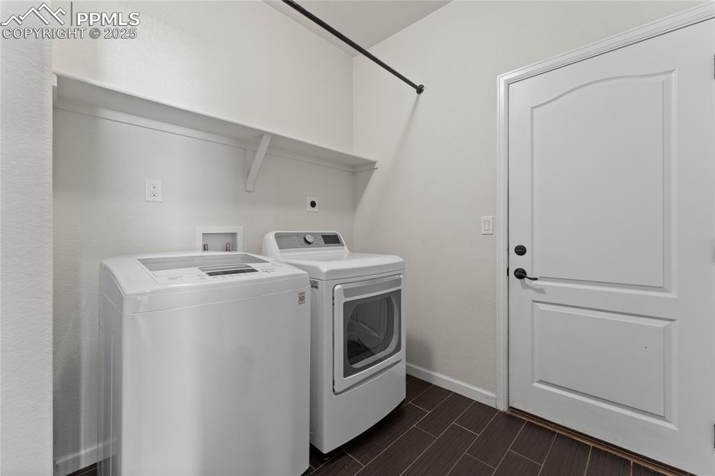 Image 32 of 46: Laundry