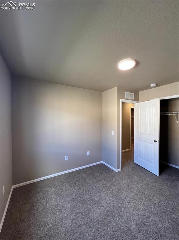 Image 14 of 32: Bedroom