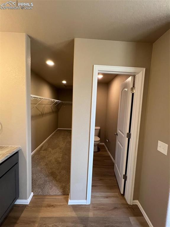 Image 26 of 32: Closet