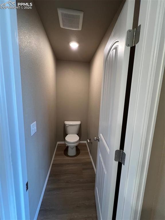 Image 27 of 32: Bathroom