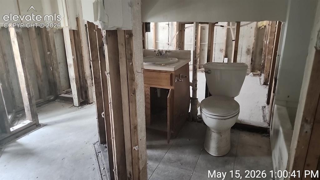Image 11 of 11: Bathroom