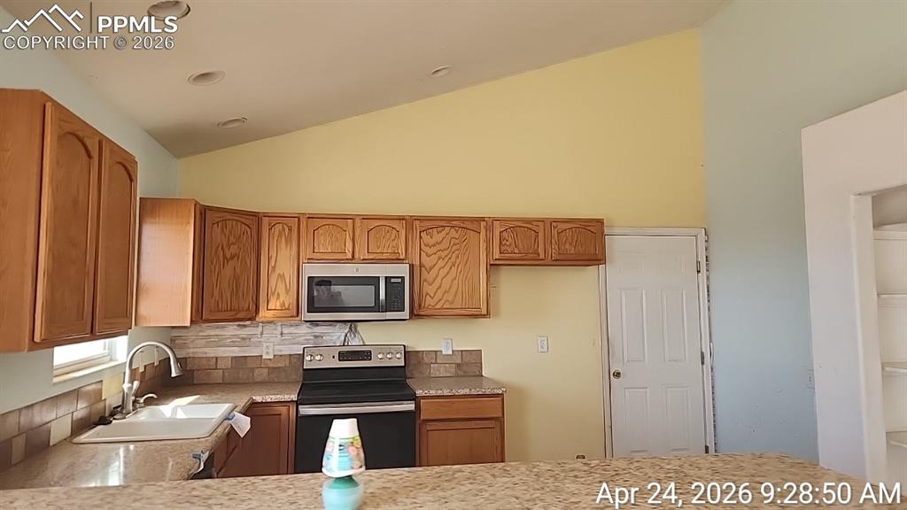 Image 2 of 11: Kitchen