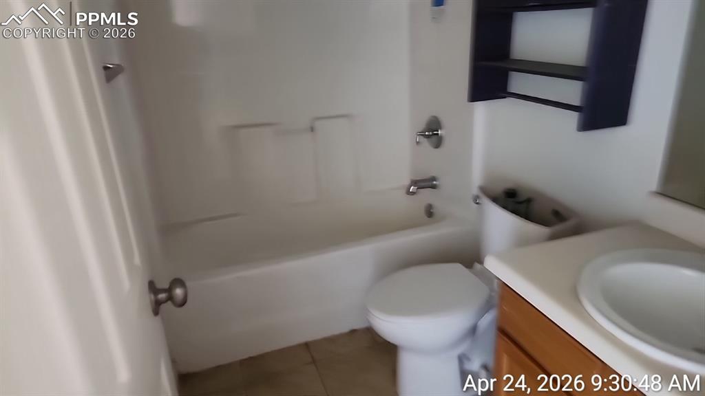Image 7 of 11: Bathroom