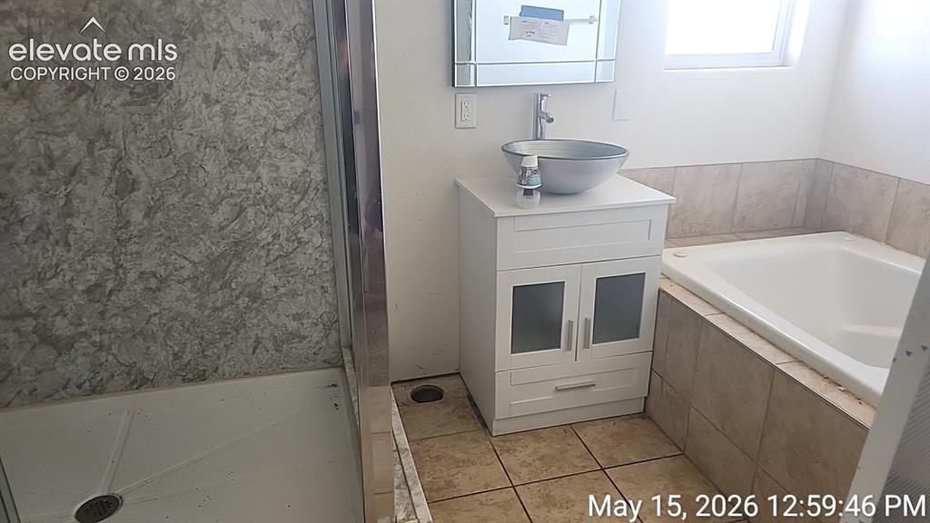 Image 7 of 11: Bathroom