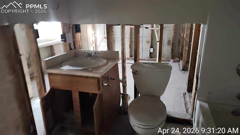 Image 9 of 11: Bathroom