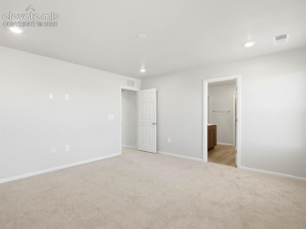 Image 21 of 29: Bedroom