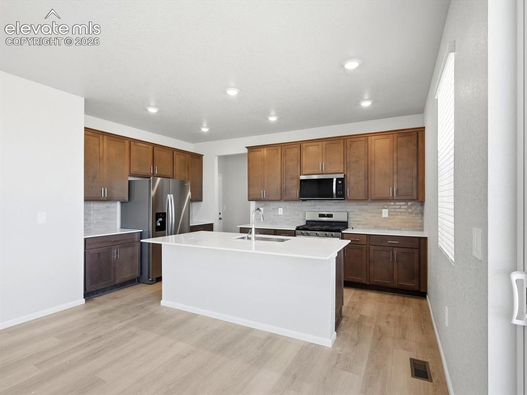 Image 7 of 29: Kitchen