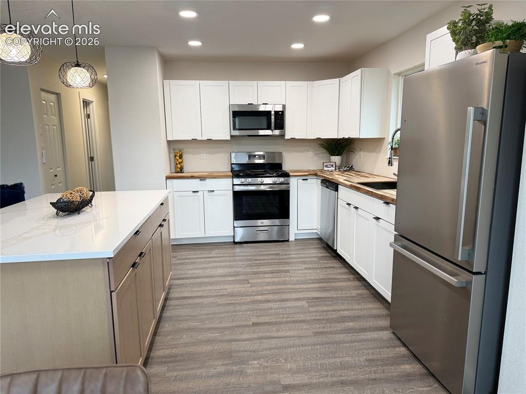 Image 12 of 25: Cook up great meals in this newly renovated kitchen